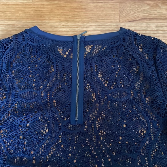 Banana Republic Navy Blue Top - Picture 4 of 6